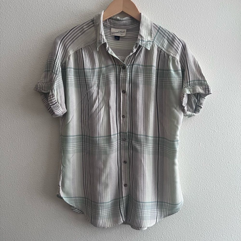 Universal Thread Goods Light Green Short Sleeve Plaid Button up Shirt Size S